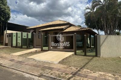 EXCELENTE CASA DE ESQUINA – CENTRO DE BONITO/MS